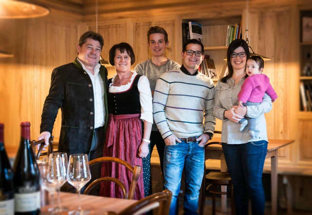 Hotel Weingut Klosterhof Калдаро Екстериор снимка