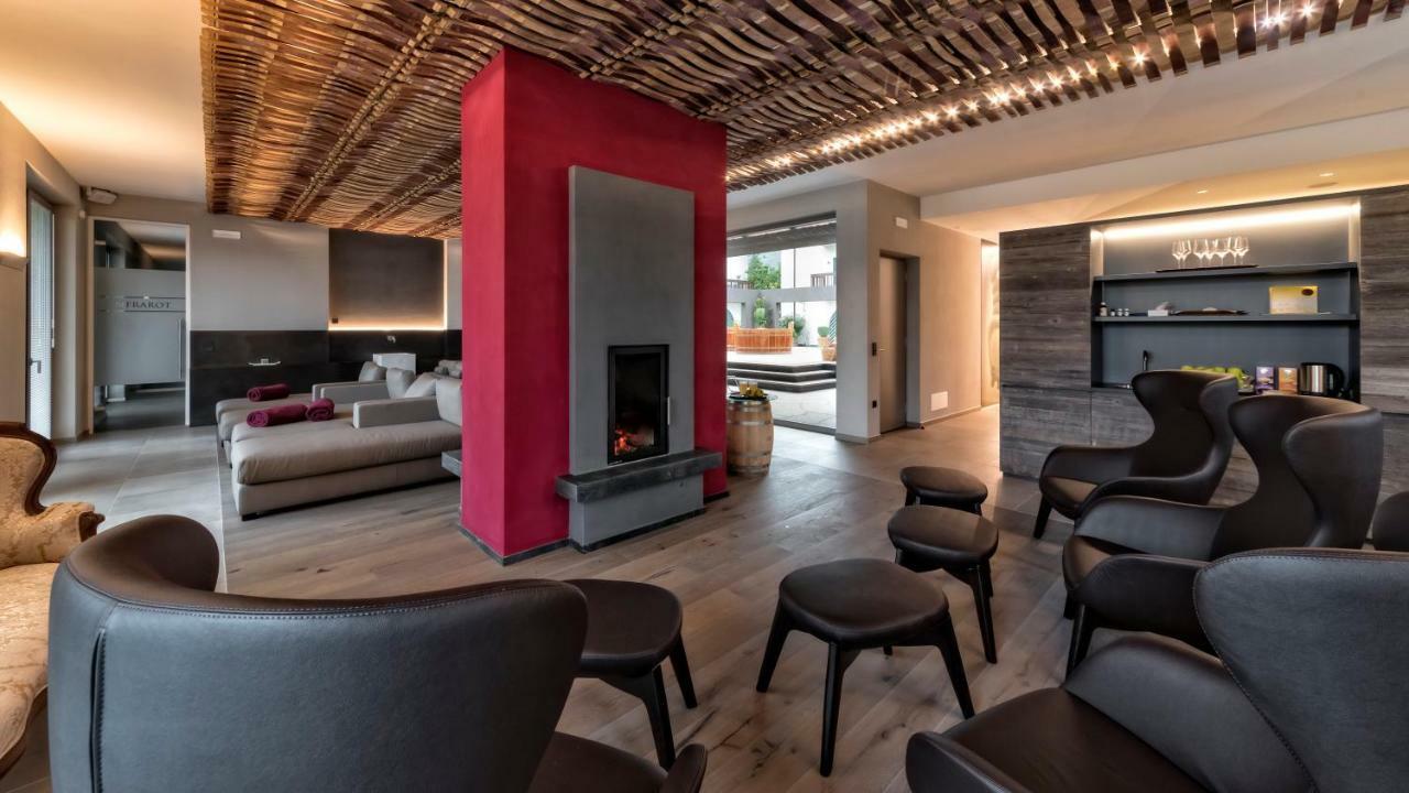 Hotel Weingut Klosterhof Калдаро Екстериор снимка