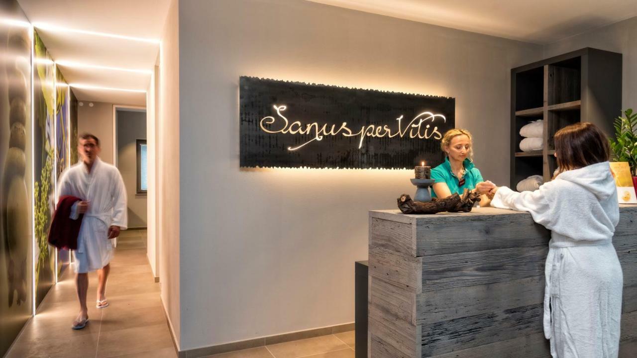 Hotel Weingut Klosterhof Калдаро Екстериор снимка