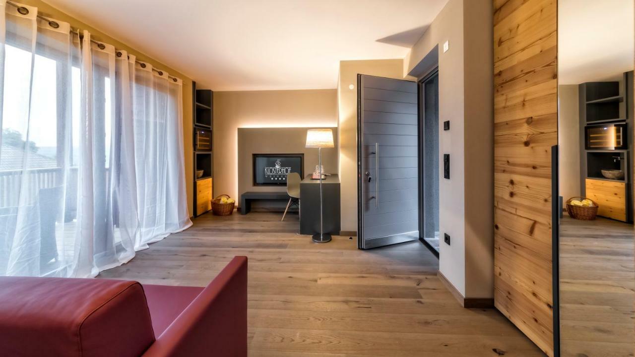 Hotel Weingut Klosterhof Калдаро Екстериор снимка